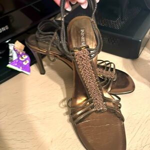 like new worn a couple of times added-a clutch